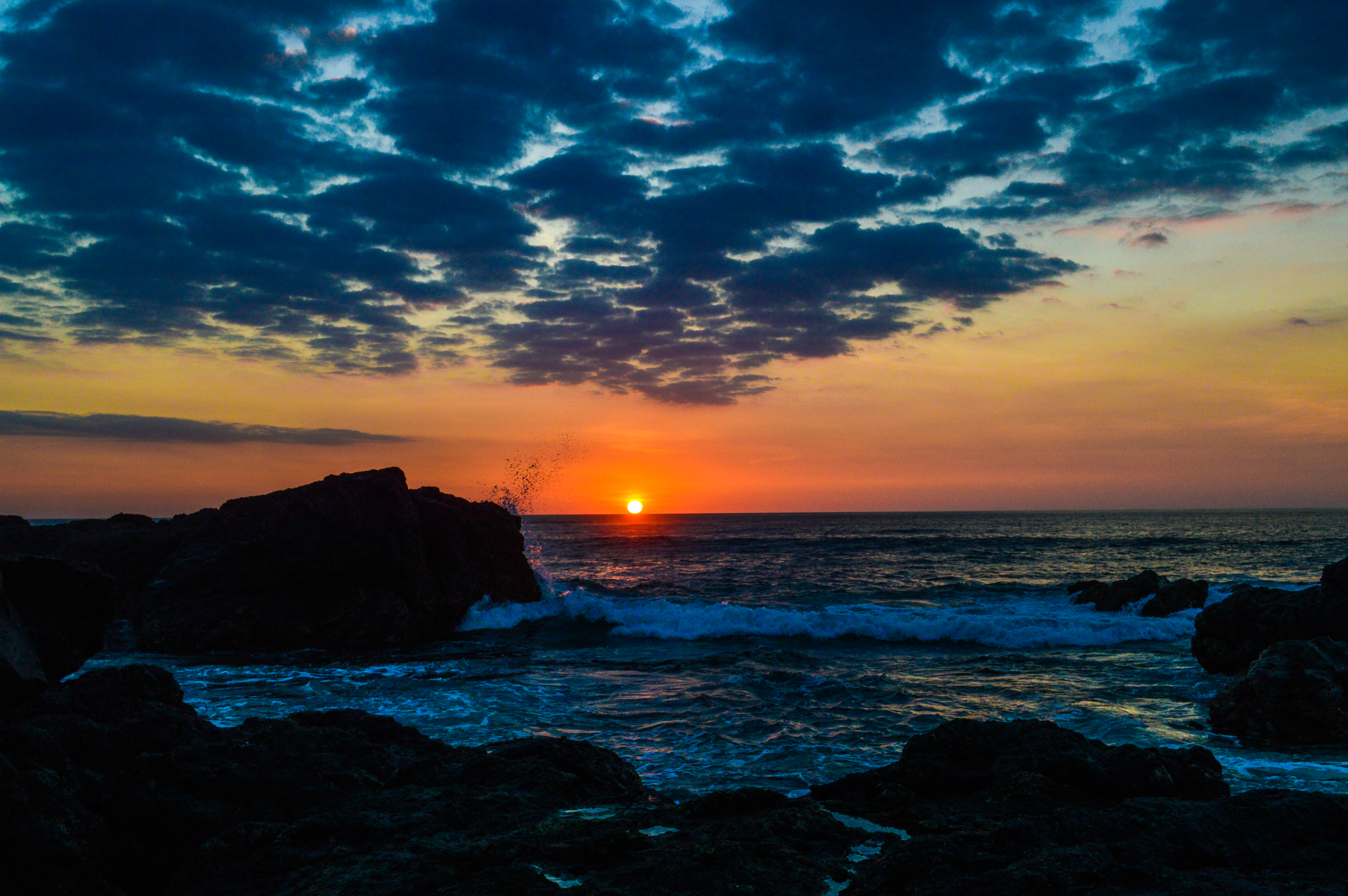 Coastal Beauty Wave And Cloud Sunset